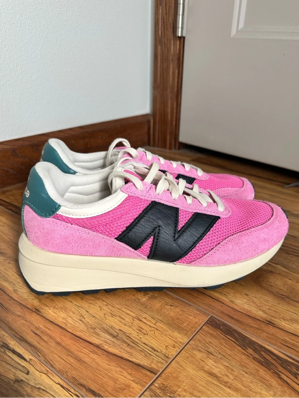 New Balance 370 Pink Retro Mesh Suede Sneakers Women’s size 9 Men’s 7.5